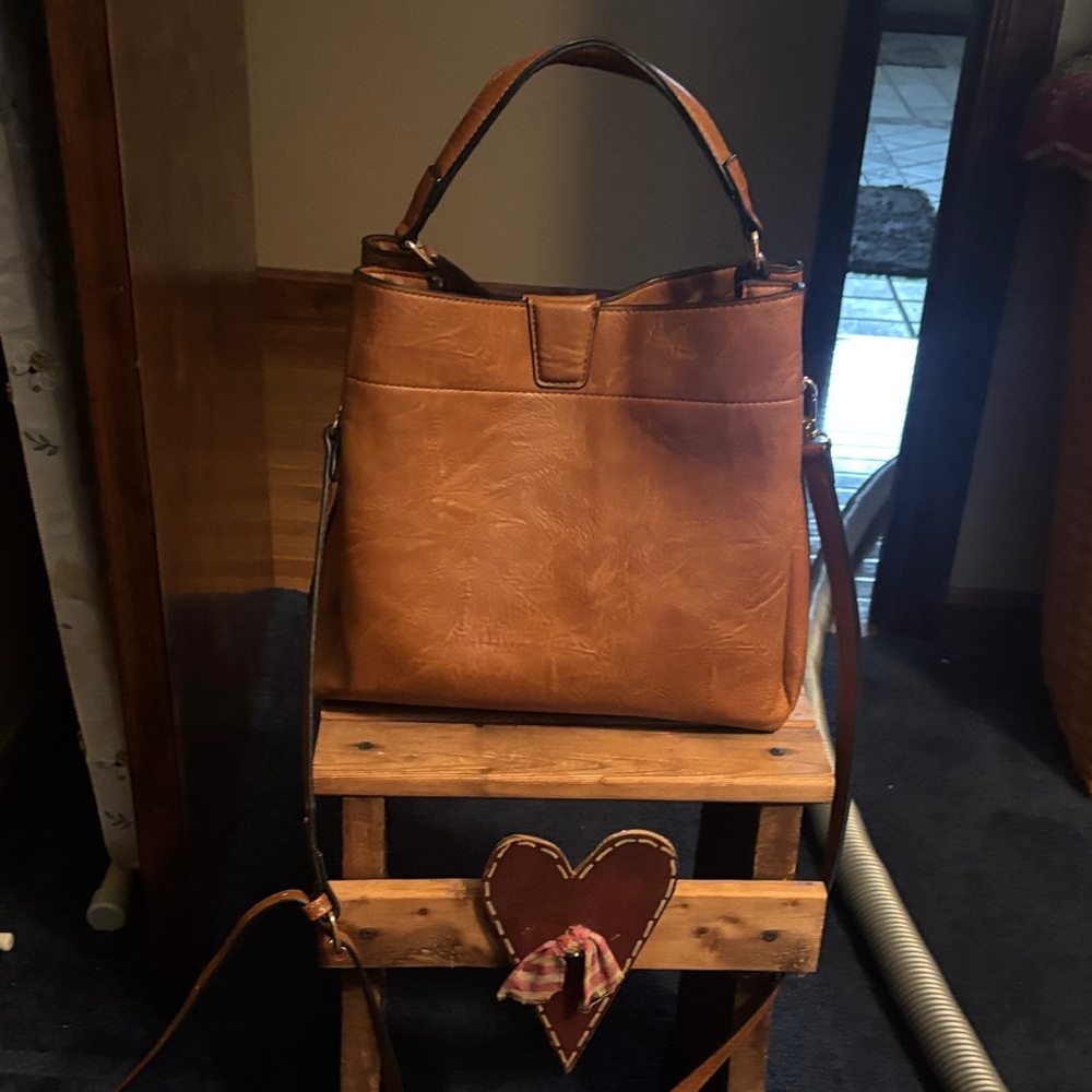 Elegant Tan Leather Handbag